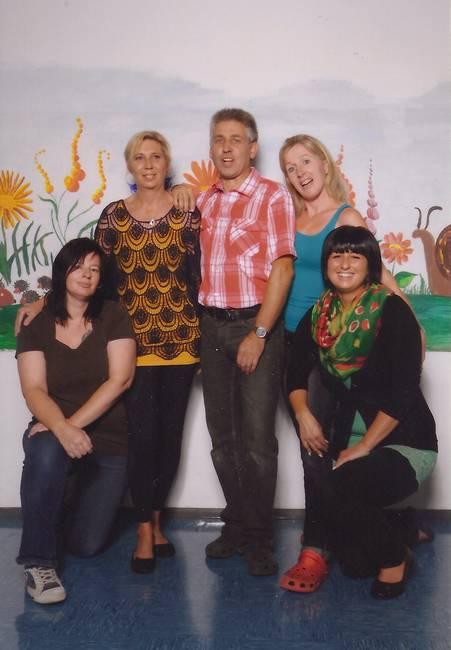 Reinigungsteam Evi, Helga, Angelika und Ramona mit Schulwart Martin